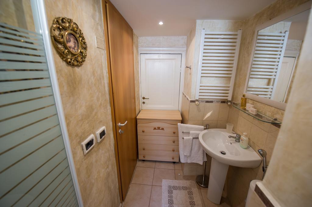 ローマ Art Domus Reale Bed & Breakfast エクステリア 写真