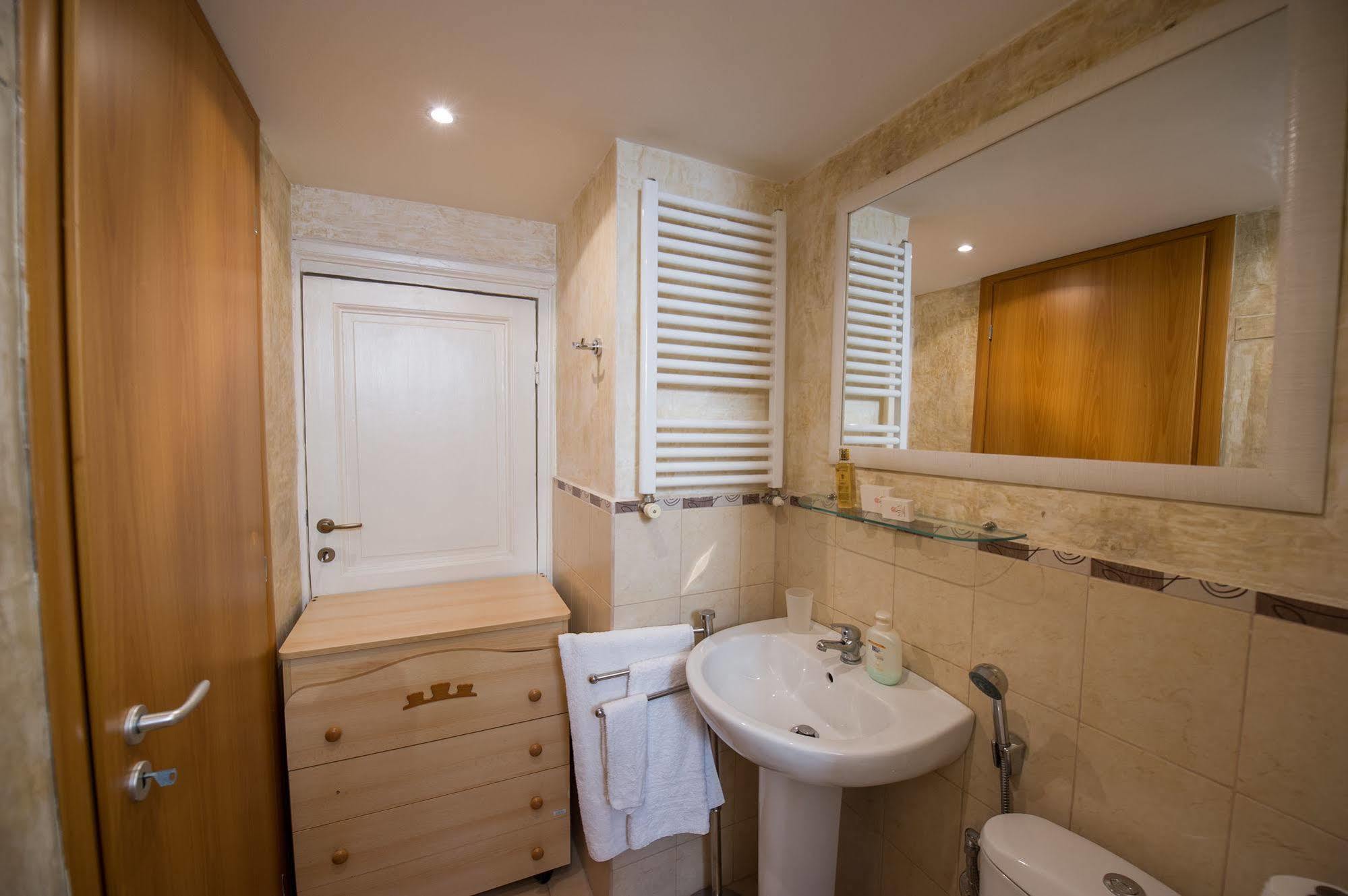 ローマ Art Domus Reale Bed & Breakfast エクステリア 写真