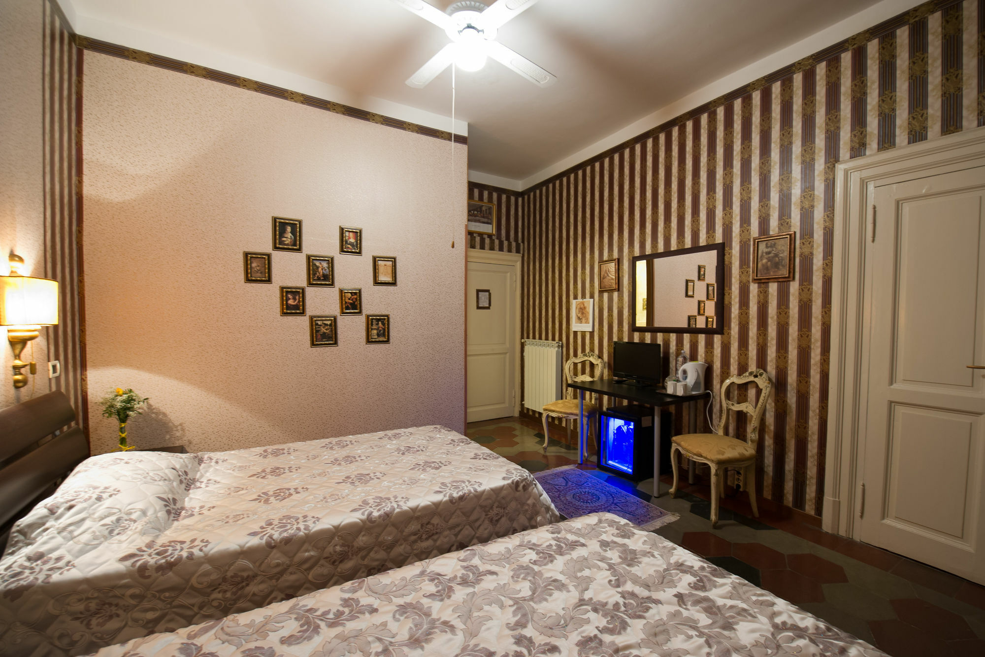 ローマ Art Domus Reale Bed & Breakfast エクステリア 写真